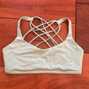 Lululemon Free to be Wild bra. Size 8 pale turquoise